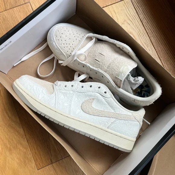 Chris Paul x Air Jordan 1 Low OG "Give Them Flowers" - Picture 7 of 10